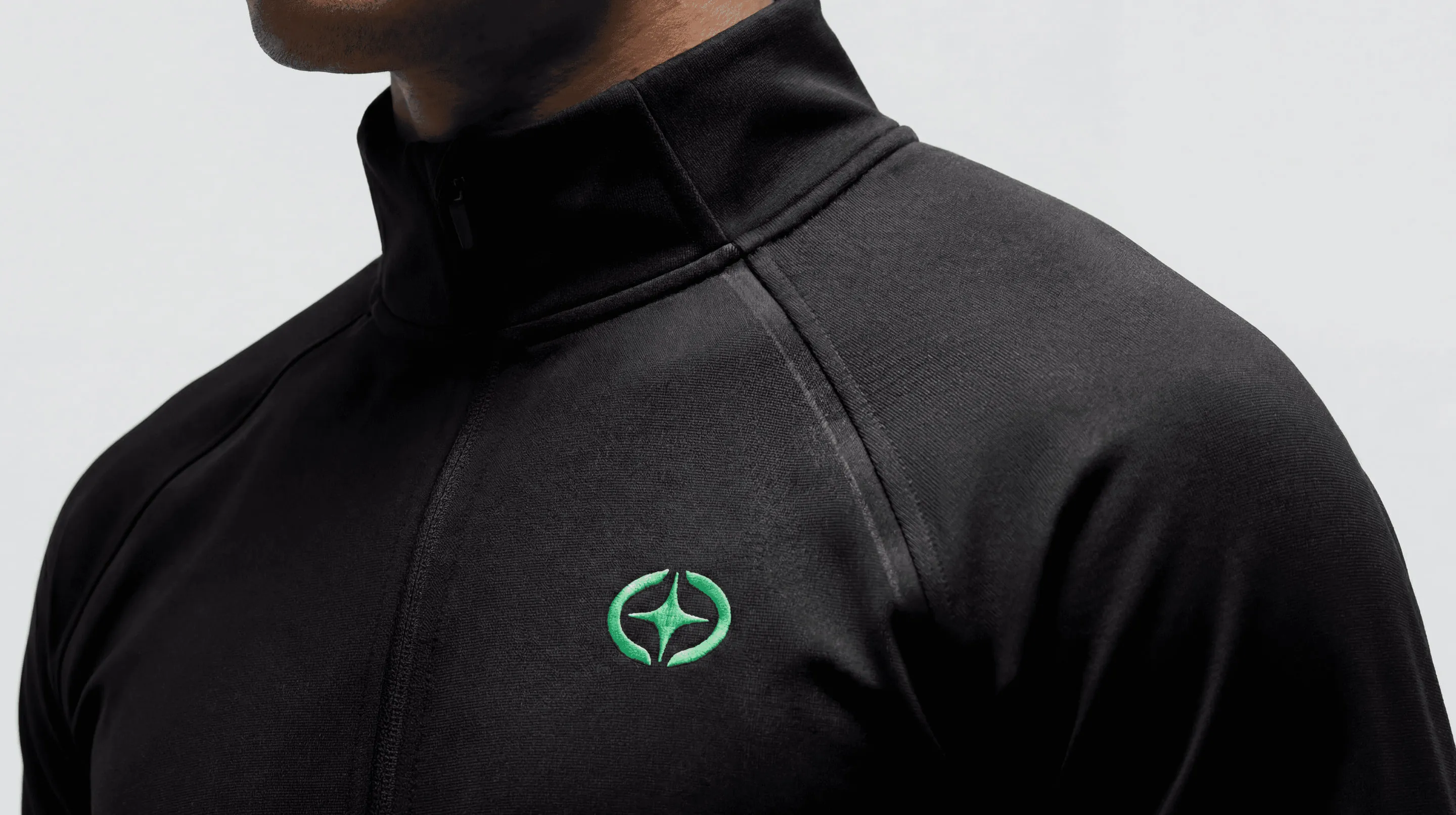 Black training jacket with the mint Apsia symbol embroidered on the chest
